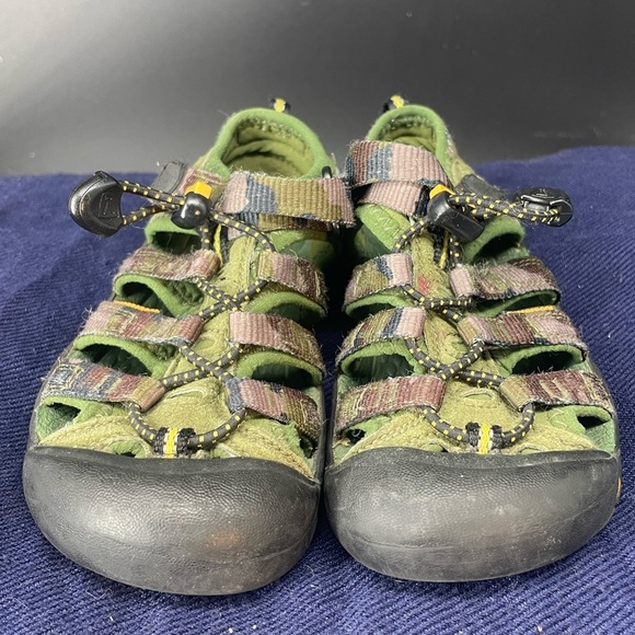 2/$20 Keen Toddler Boy Sandals Size 12 Camo Water Shoes Hike Summer Mountain - Picture 3 of 6